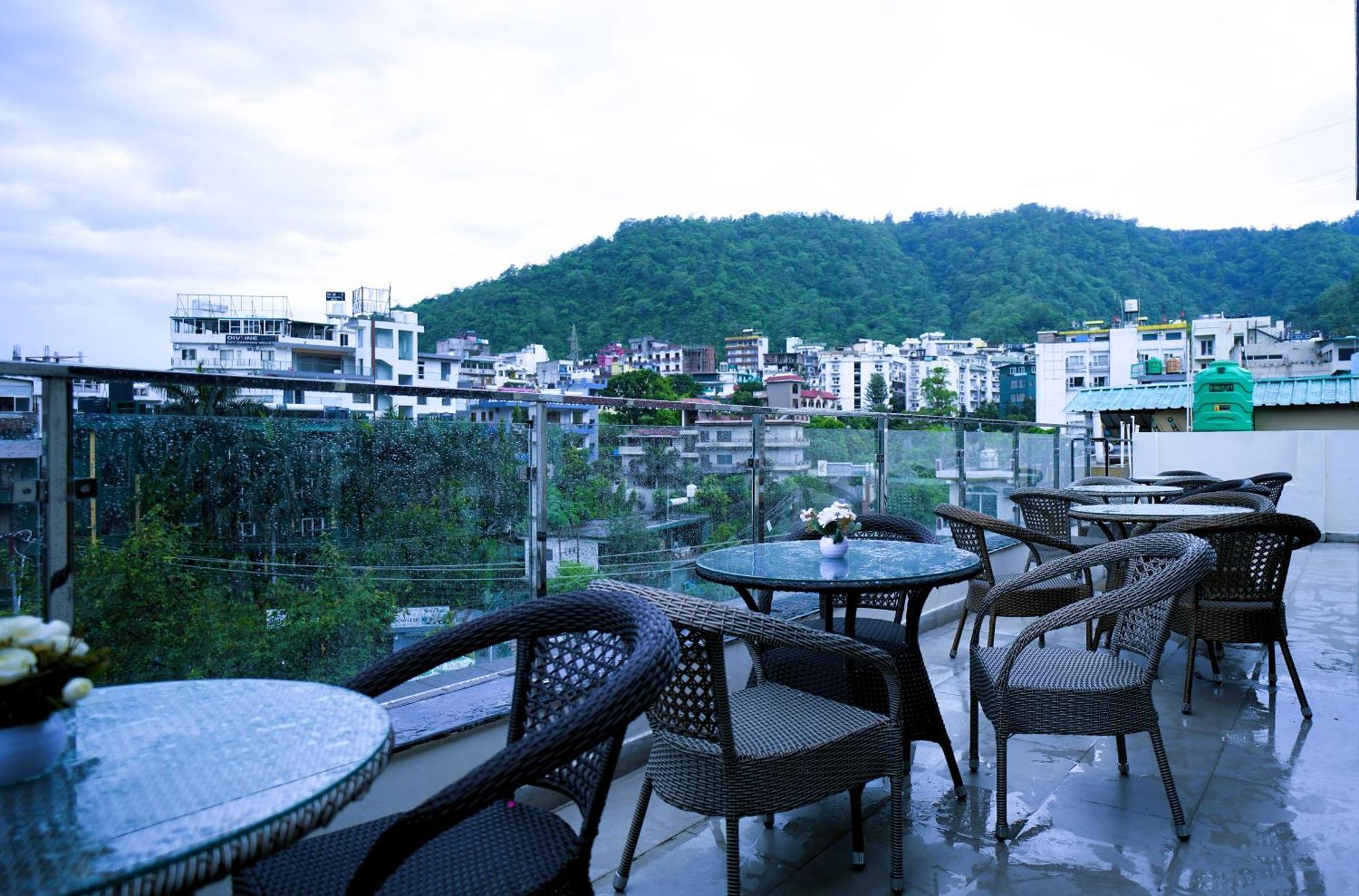 Hotel Lords Valley Rishīkesh Exteriör bild